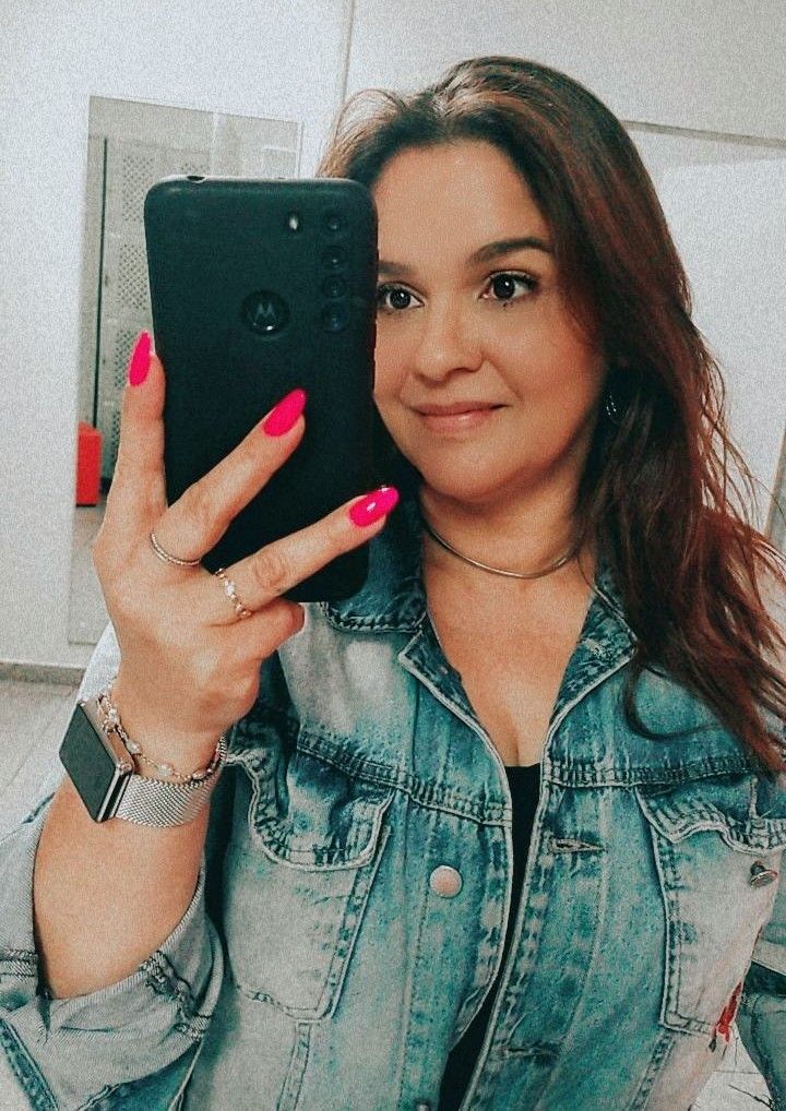 <em><strong>Gloria Molinares</strong></em>